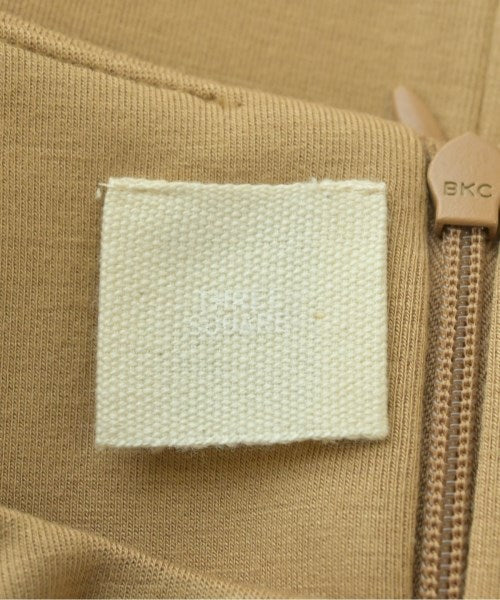 THREE SQUARE เสื้อสตรี