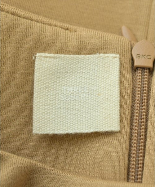 THREE SQUARE เสื้อสตรี