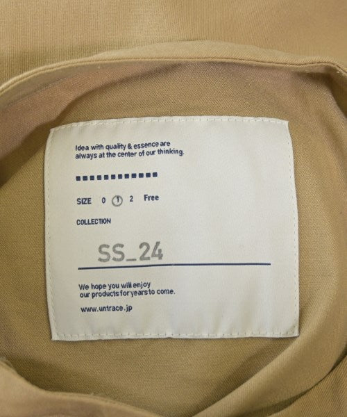 UNTRACE เสื้อยืด/เสื้อท็อปส์