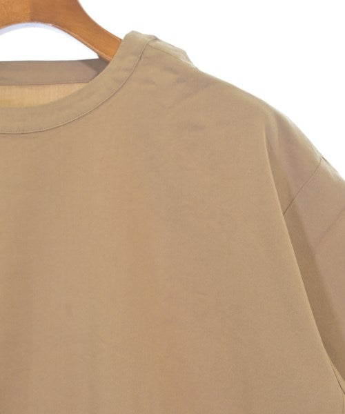 UNTRACE เสื้อยืด/เสื้อท็อปส์
