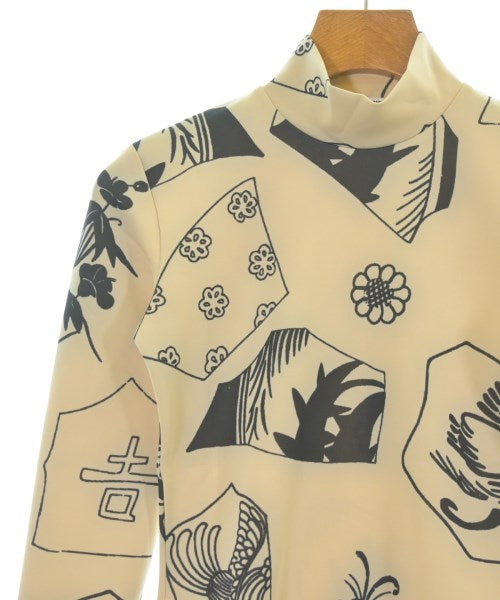 PRONOUNCE เสื้อยืด/เสื้อท็อปส์