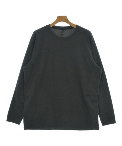 POUTNIK เสื้อยืด/เสื้อท็อปส์