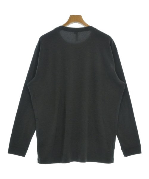 POUTNIK เสื้อยืด/เสื้อท็อปส์