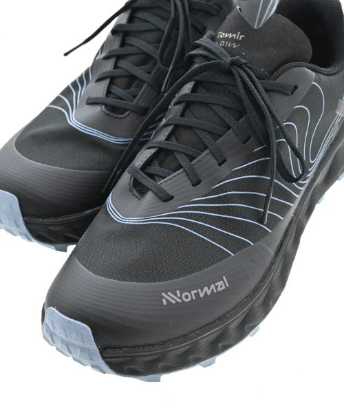 NNormal รองเท้าผ้าใบ