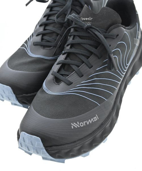 NNormal รองเท้าผ้าใบ