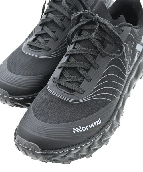 NNormal รองเท้าผ้าใบ