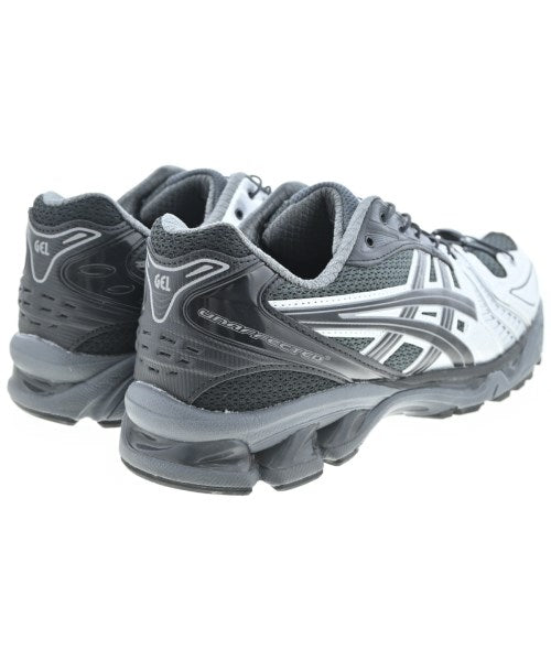 UNAFFECTED รองเท้าผ้าใบ