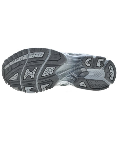 UNAFFECTED รองเท้าผ้าใบ