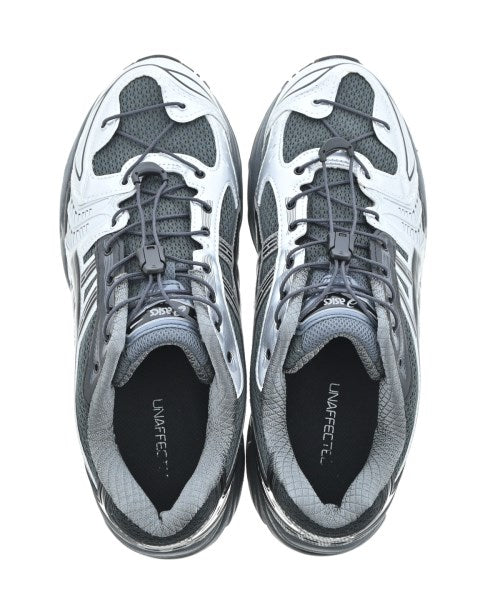 UNAFFECTED รองเท้าผ้าใบ