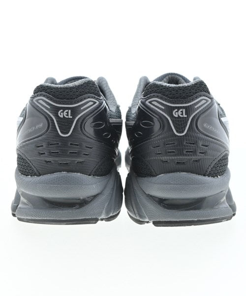 UNAFFECTED รองเท้าผ้าใบ