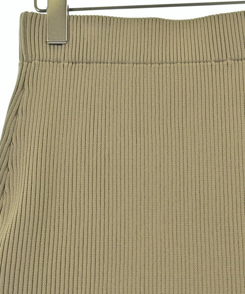 ELLIE กระโปรงยาวถึงเข่า