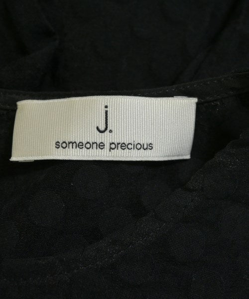 j. เสื้อสตรี
