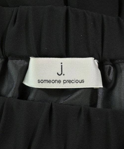 j. กระโปรงยาวถึงเข่า