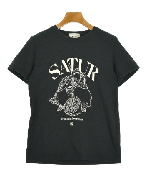 SATUR เสื้อยืด/เสื้อท็อปส์