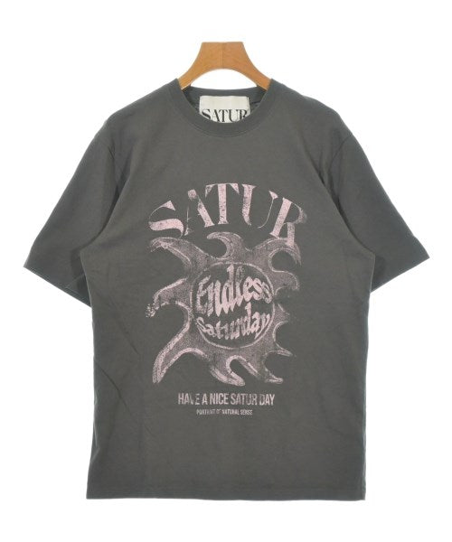 SATUR เสื้อยืด/เสื้อท็อปส์