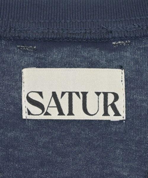 SATUR เสื้อยืด/เสื้อท็อปส์