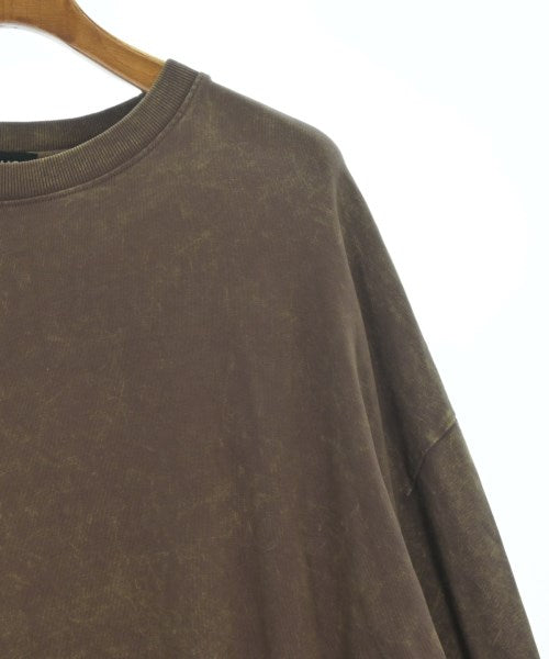 INTODUSK เสื้อยืด/เสื้อท็อปส์
