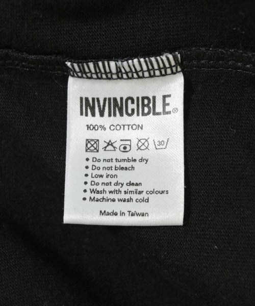INVINCIBLE เสื้อยืด/เสื้อท็อปส์