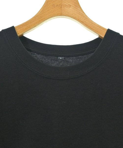 INVINCIBLE เสื้อยืด/เสื้อท็อปส์