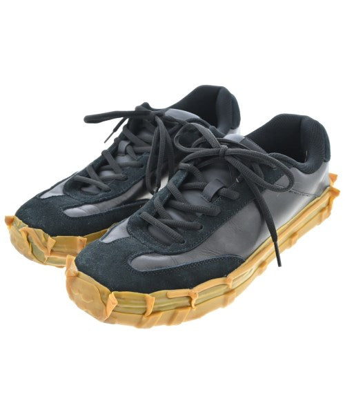 UN+BA รองเท้าผ้าใบ