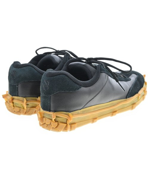 UN+BA รองเท้าผ้าใบ