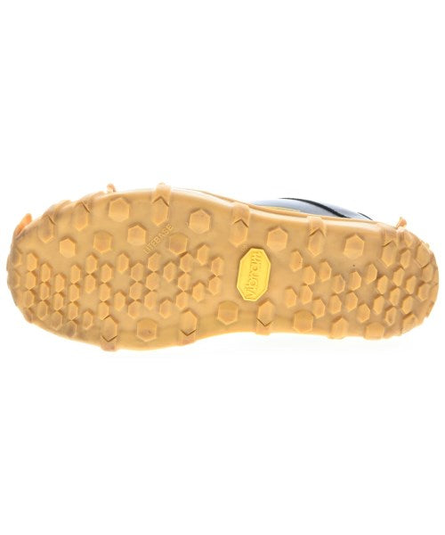 UN+BA รองเท้าผ้าใบ