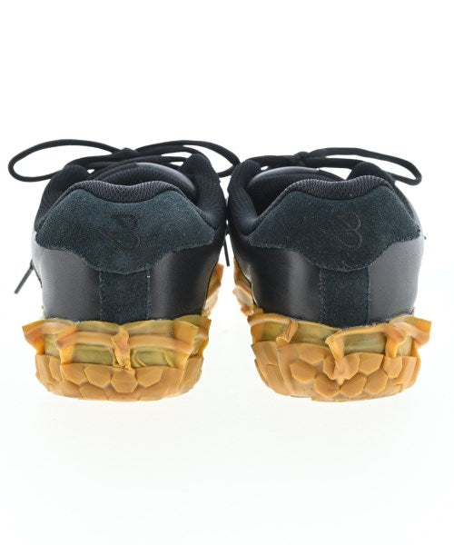 UN+BA รองเท้าผ้าใบ