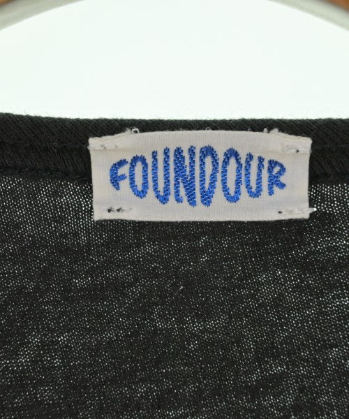 FOUNDOUR เสื้อยืด/เสื้อท็อปส์