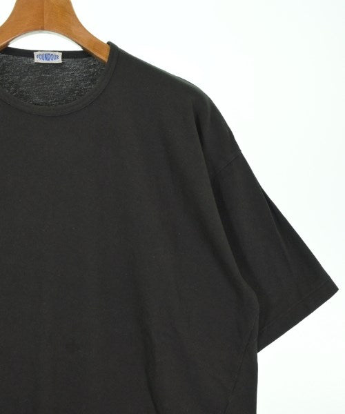 FOUNDOUR เสื้อยืด/เสื้อท็อปส์