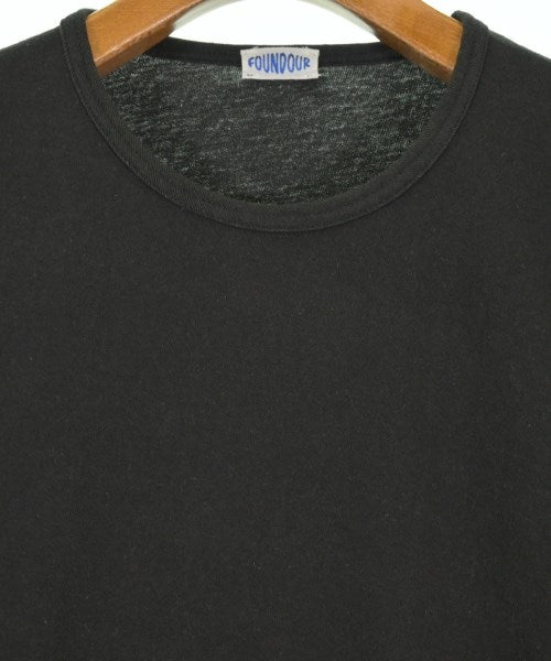 FOUNDOUR เสื้อยืด/เสื้อท็อปส์