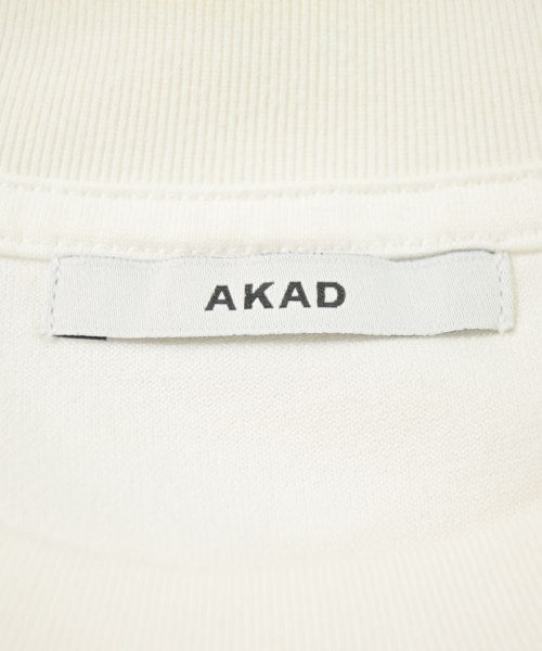 AKAD เสื้อยืด/เสื้อท็อปส์