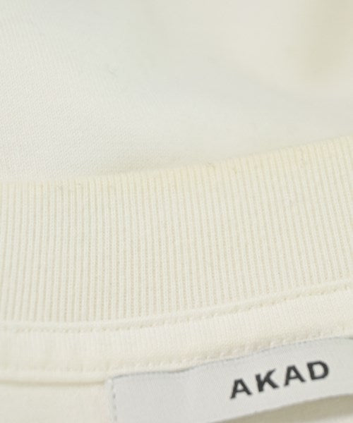 AKAD เสื้อยืด/เสื้อท็อปส์