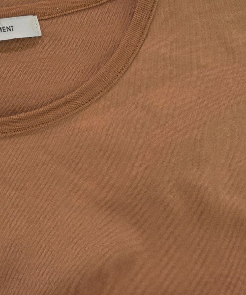 FEMMENT เสื้อยืด/เสื้อท็อปส์