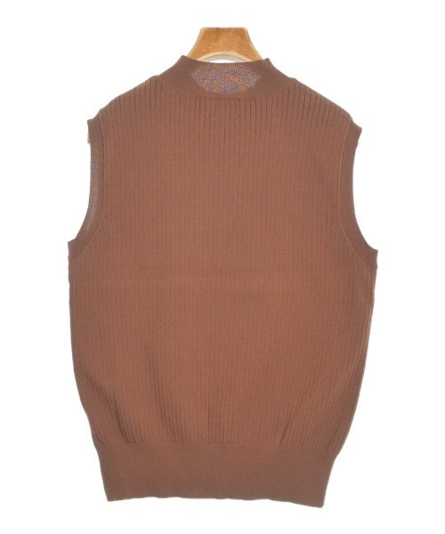 LB.03 Section เสื้อแขนกุด