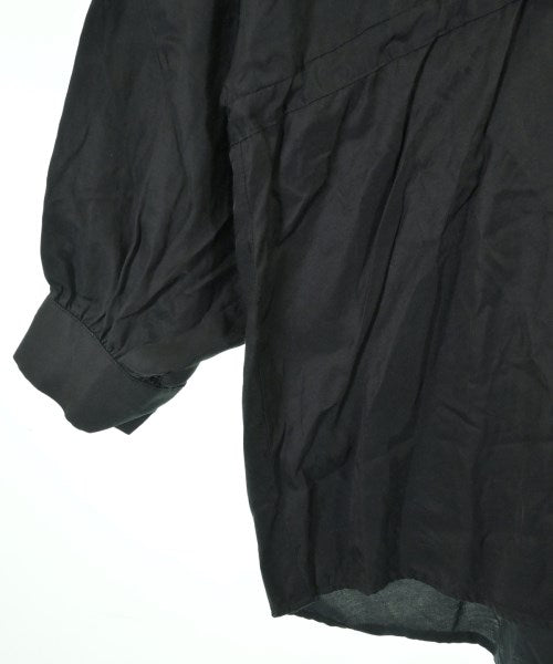 LB.03 Section เสื้อสตรี