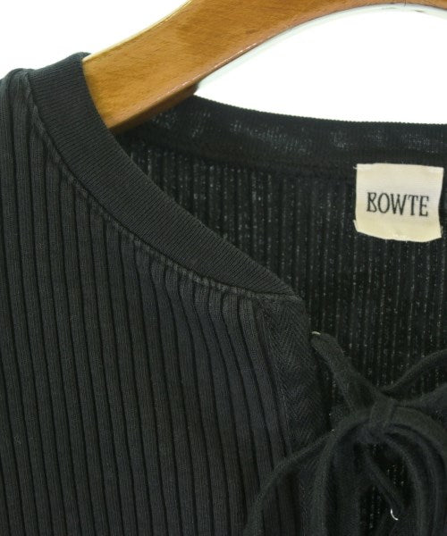 BOWTE เสื้อยืด/เสื้อท็อปส์